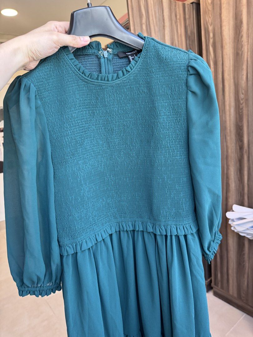Maxi green dress from Forever 21 (Category: Dresses) located in Pateros City. Submitted by airac27 (Listing ID 1436715031, Image 3). Description: Never used maxi dress from Forever 21, message me if you want to see more details. .