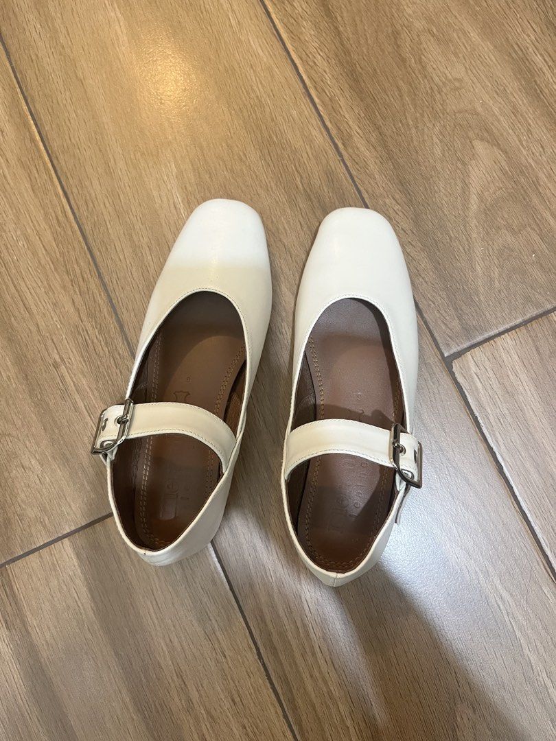 Meraniel Genuine Leather Mary Jane Flats (Category: Flats & Sandals) located in Pasig City. Submitted by space.drifter (Listing ID 1436712383, Image 2). Description: - White Mary Jane flats - Buckle closure - Square toe design - Brown soles - "mem leather" insole Size 36.