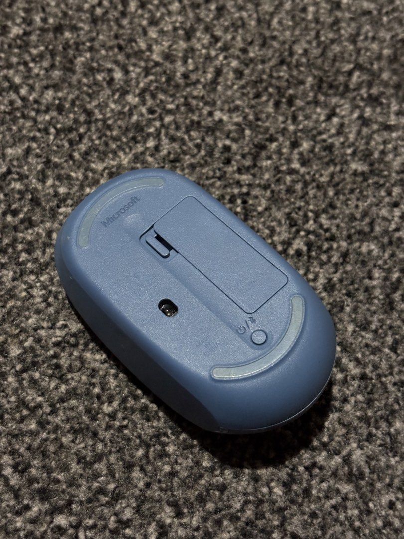 Microsoft Bluetooth Mouse (Category: Mouse & Mousepads) located in Bulacan. Submitted by thriftstarph (Listing ID 1436787874, Image 2). Description: PLEASE READ THE DESCRIPTION BELOW‼️ Microsoft Wireless Blue Camo Mouse (Bluetooth) With Battery No issue.