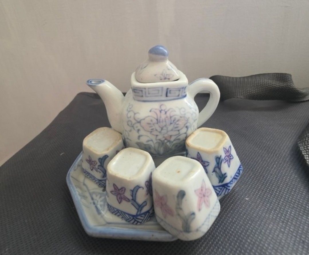 Miniature Porcelain Tea Set448242347714160640