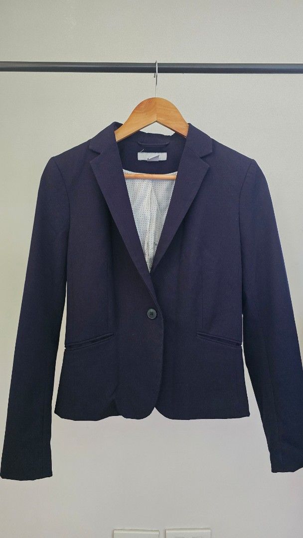 Navy Blue Blazer (Category: Coats, Jackets and Outerwear) located in Paranaque City. Submitted by caaands (Listing ID 1436748526, Image 1). Description: - Navy blue blazer - Single-button closure - Notched lapel - Two front pockets - Bought at 2k - thick shoulder pads - Interior lining with white and light blue pattern.