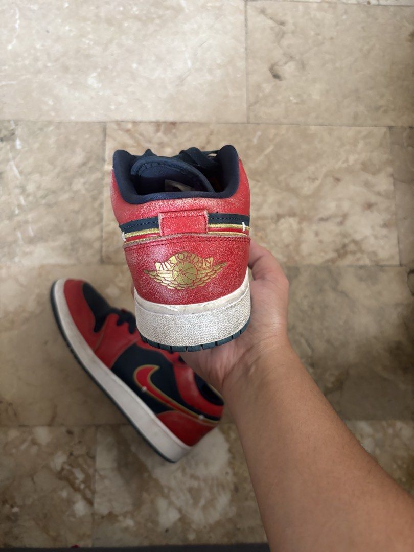Nike Air Jordan 1 Low SE (Category: Sneakers) located in San Pedro. Submitted by mattchaaa (Listing ID 1436665736, Image 3). Description: Air jordan 1 low se Bought in nike store Please see pics for details.