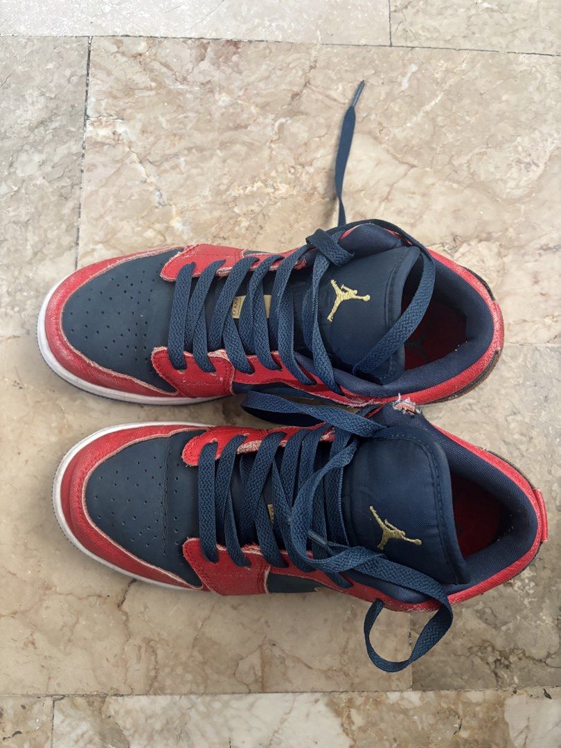 Nike Air Jordan 1 Low SE (Category: Sneakers) located in San Pedro. Submitted by mattchaaa (Listing ID 1436665736, Image 2). Description: Air jordan 1 low se Bought in nike store Please see pics for details.