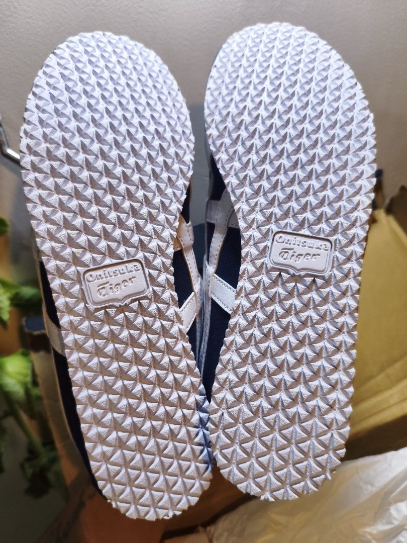 Onitsuka Mexico 66 Slip On size 7.5 (Category: Sneakers) located in Cavite. Submitted by cappfinds86177 (Listing ID 1436813684, Image 2). Description: oem only bnew size 6 nklgay pero malaki 7-7.5 sya cod lalamove or shipping.