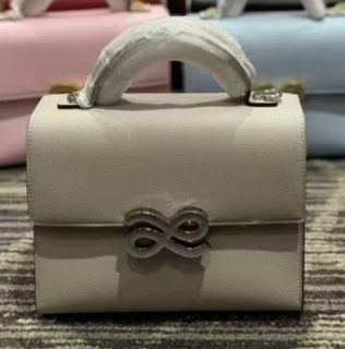 (Category: ) located in . Submitted by thrift.trend (Listing ID 1436664714, Image 1). Description: .