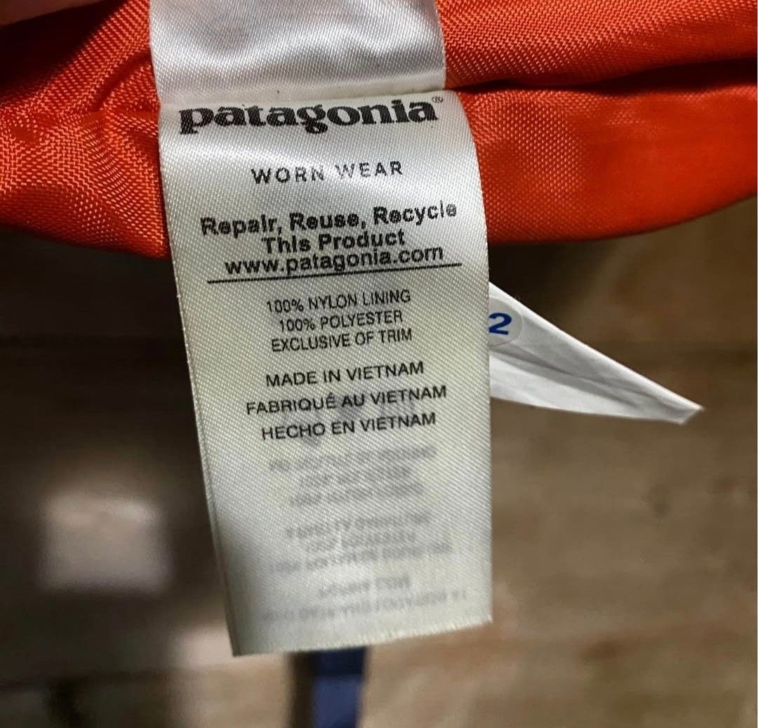 Patagonia Atom 8L Cross Body Bag (Category: Backpacks) located in Dagupan City. Submitted by johnny.flips (Listing ID 1436704304, Image 2). Description: Minimal crack prints no himulmol/punit 980+sf.