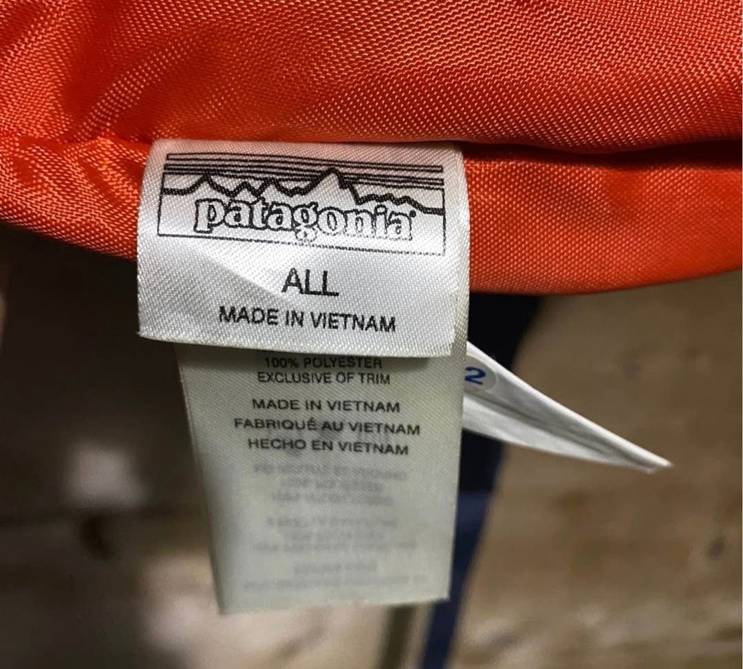 Patagonia Atom 8L Cross Body Bag (Category: Backpacks) located in Dagupan City. Submitted by johnny.flips (Listing ID 1436704304, Image 3). Description: Minimal crack prints no himulmol/punit 980+sf.