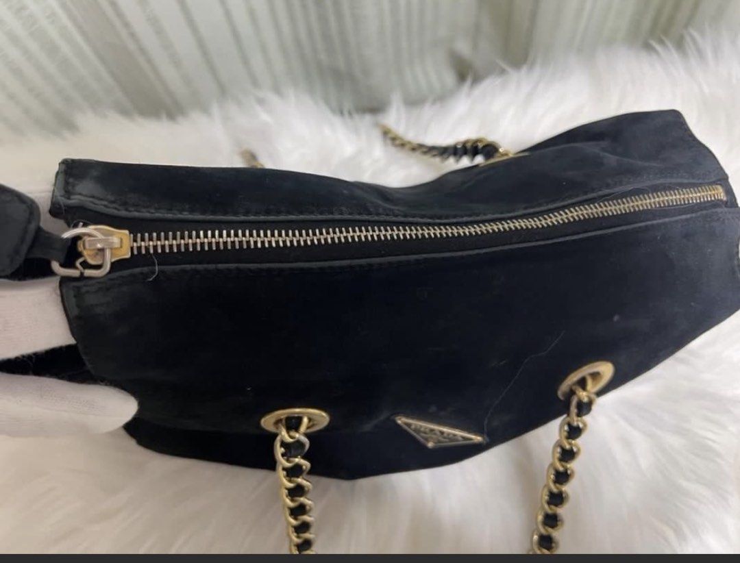 Prada Black Suede Chain Bag (Category: Luxury Bags & Wallets) located in Caloocan City. Submitted by kcconstntino (Listing ID 1436656225, Image 2). Description: preloved prada chain bag Aunthentic from japan🇯🇵✅.