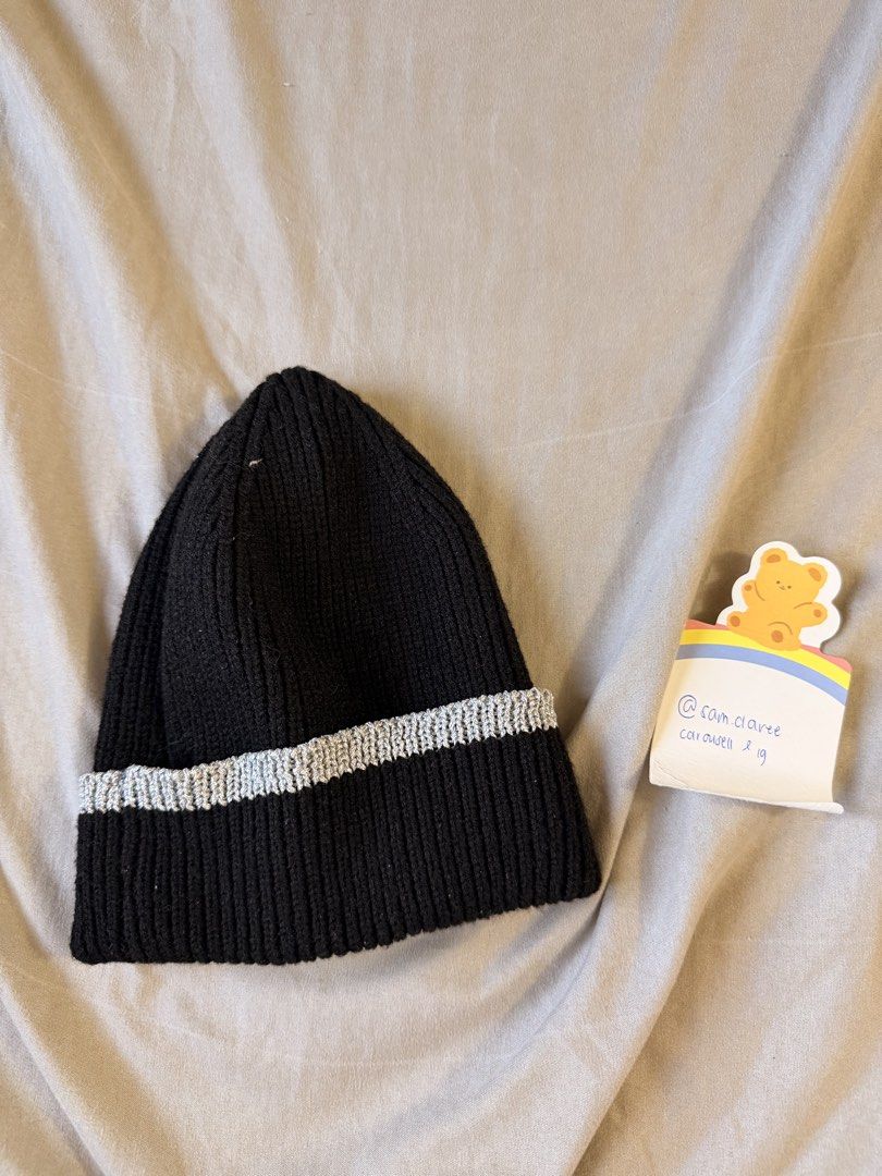 PRELOVED Steve Madden Black Beanie with Silver Stripe (Category: Hats & Beanies) located in Manila. Submitted by sam.claree (Listing ID 1436740269, Image 2). Description: STEVE MADDEN BEANIE - bought from the states - never used - rfs: decluttering Mop: - bank transfer (maribank or bdo) - ewallet (gcash or gotyme) - meetup shipment: - lalamove sdd or meetup if within mm - lbc or jnt if provincial .