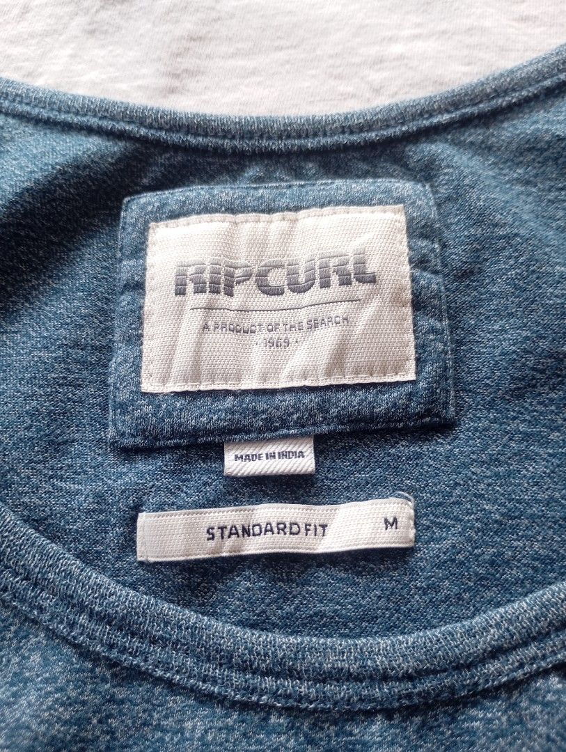 Rip Curl men's tank top with a pocket (Category: Swim Top & Rash Guards) located in Santa Elena. Submitted by d_thriftershp (Listing ID 1436706842, Image 2). Description: Medium on tag Length : 30 Width : 21 Fabric condition : very good Color condition : 9.5/10 Damage : none Issue : cut wash tag 280+SF.