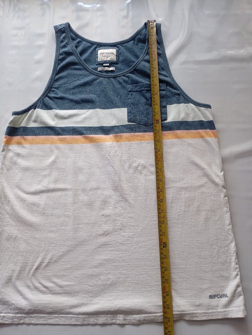 Rip Curl men's tank top with a pocket (Category: Swim Top & Rash Guards) located in Santa Elena. Submitted by d_thriftershp (Listing ID 1436706842, Image 3). Description: Medium on tag Length : 30 Width : 21 Fabric condition : very good Color condition : 9.5/10 Damage : none Issue : cut wash tag 280+SF.