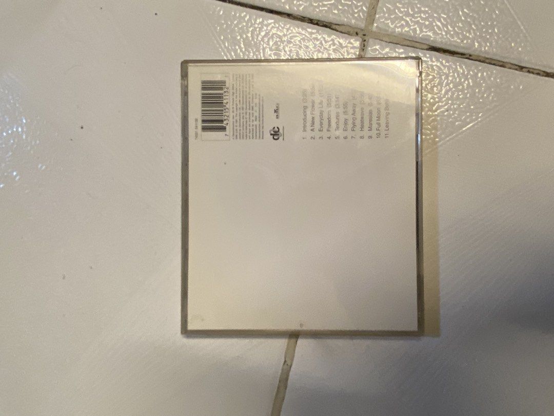 Robert Miles - 23am CD （分類：音樂與媒體 - CD 及 DVD）位於 Hong Kong。 由 quickhorse-ab96 提交（商品編號 1436786708，圖片 3）。簡介： Robert Miles' album, 23am, on CD. The CD case includes the album art and tracklist. Tracks include 'Introducing', 'Into the Dawn', 'Freedom', 'Paths', 'Leaving Behind', 'Flying Away', 'Full Moon', and 'Listening Bird'. The CD is in its original case.。