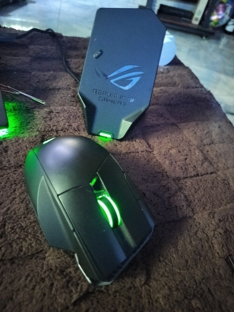 ROG MOUSE (Category: Mouse & Mousepads) located in Bustos. Submitted by niwel2nice (Listing ID 1436671816, Image 2). Description: ROG SPATHA X LIKE NEW WORKS PERFECTLY 8K NEW.
