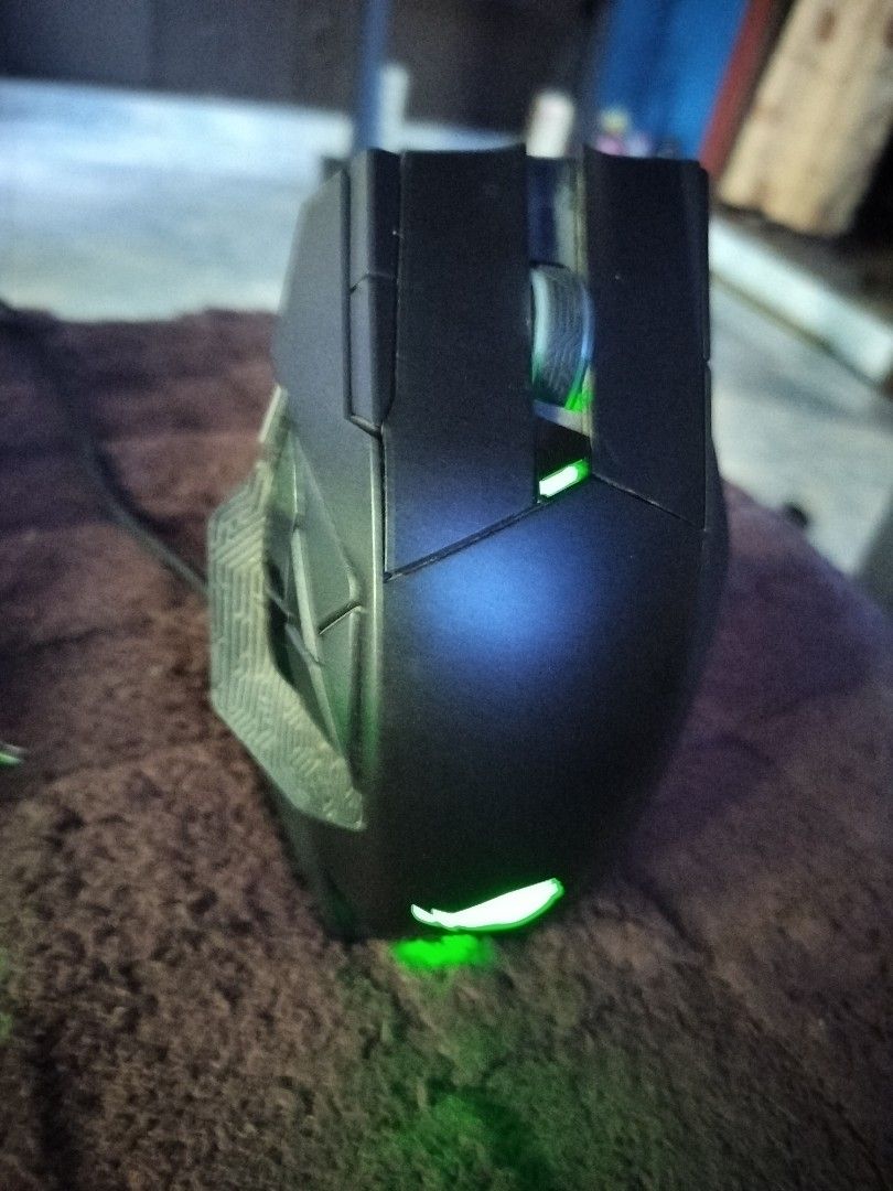 ROG MOUSE (Category: Mouse & Mousepads) located in Bustos. Submitted by niwel2nice (Listing ID 1436671816, Image 1). Description: ROG SPATHA X LIKE NEW WORKS PERFECTLY 8K NEW.