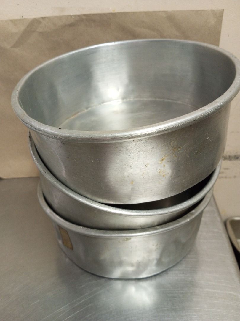 Round Baking Pan (Category: Bakeware) located in Quezon City. Submitted by foxsquaredeals (Listing ID 1436676019, Image 1). Description: 8" x 3" 10pcs available RFS: Used from previous business Own pick up/SF shouldered by buyer. MOP: Cash upon pick up, BDO, BPI or Chinabank.