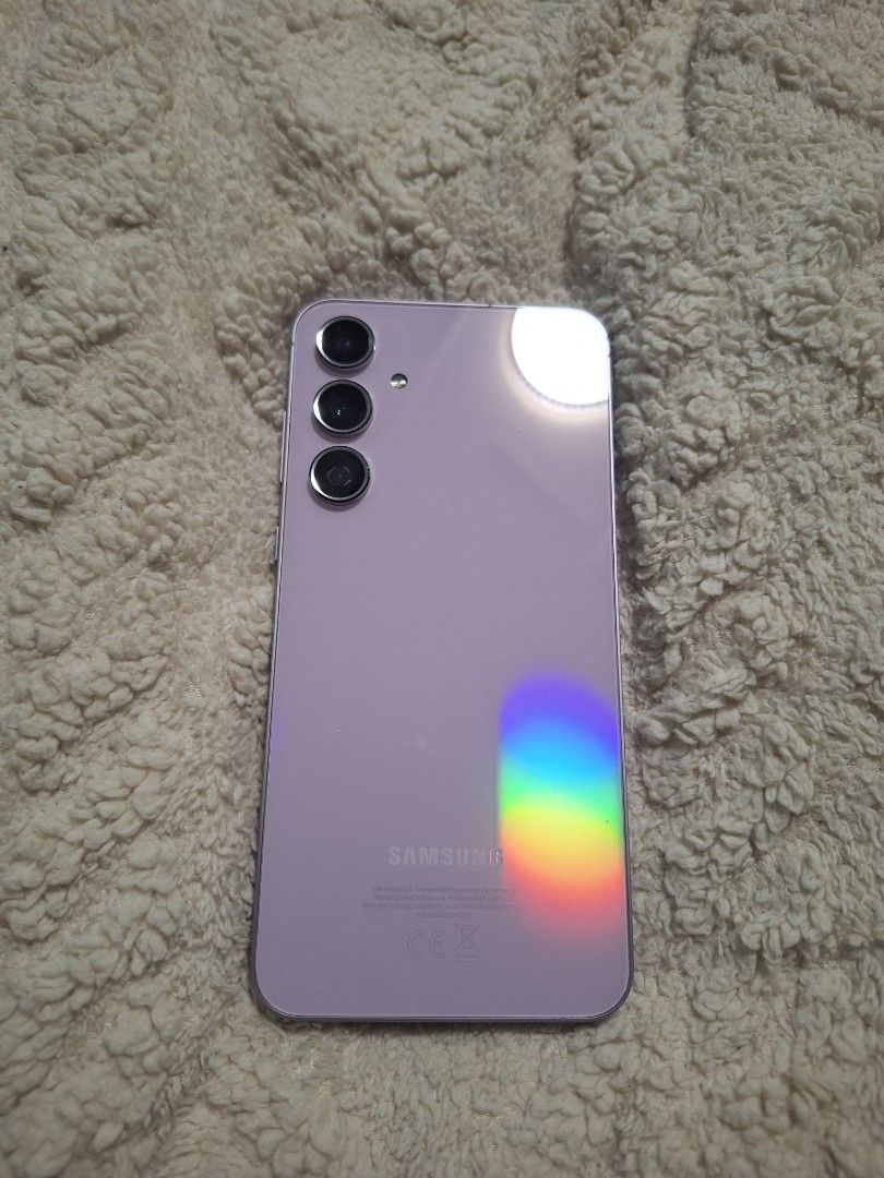 Samsung A55 5G 8/256gb (Category: Samsung) located in Quezon City. Submitted by miguielle (Listing ID 1436814104, Image 2). Description: For Sale or swap with Iphone 13 256gb willing to add cash No issue no box with original charger Display: 6.6-inch Super AMOLED, 120Hz Refresh Rate, FHD+ Resolution (1080 x 2340) ​Protection: Corning Gorilla Glass Victus+ (Front), Gorilla Glass (Back), Aluminum Frame ​Processor: Exynos 1480 (4nm) Octa-core ​GPU: 