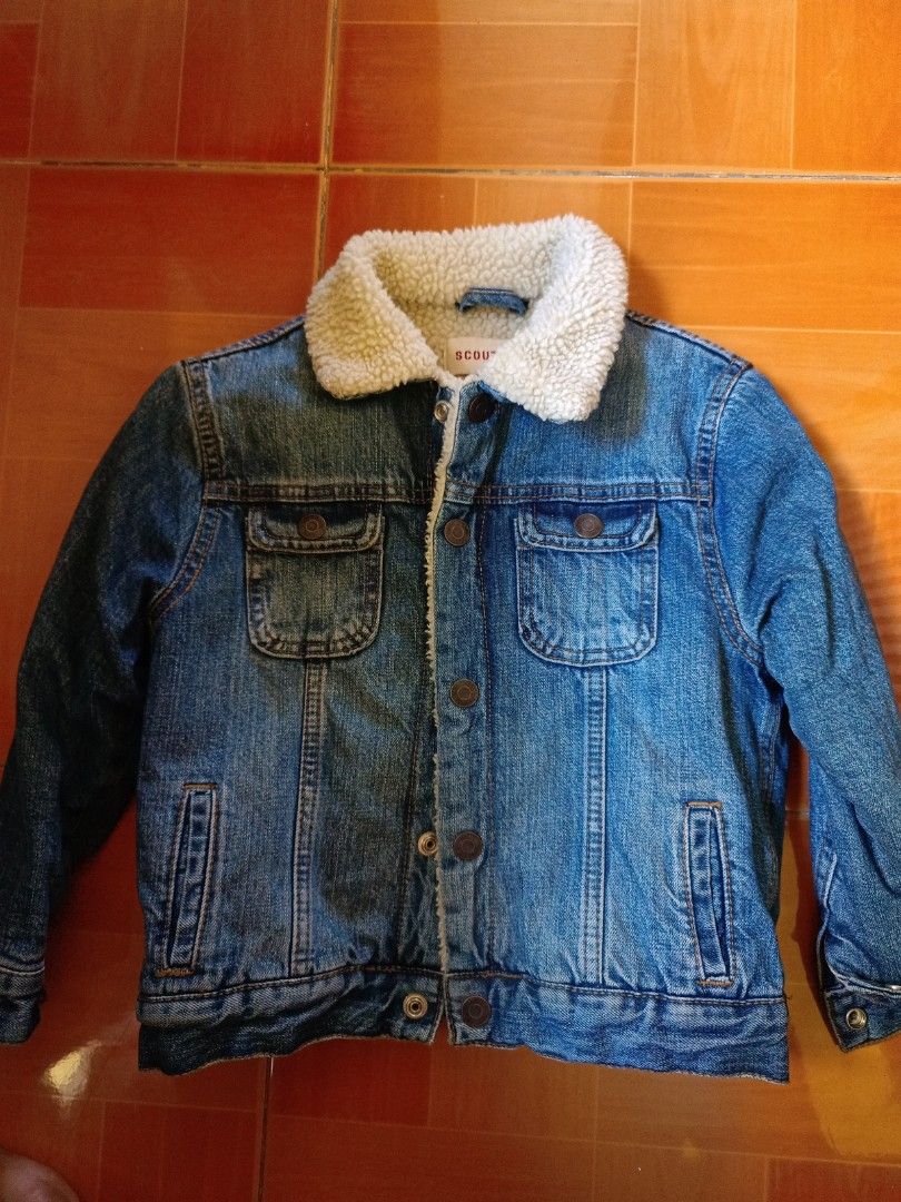 Scout 7/8 Denim Jacket with Sherpa Collar (Category: Coats, Jackets and Outerwear) located in Muntinlupa City. Submitted by ciciloves (Listing ID 1436694187, Image 1). Description: - Brand: Scout 7/8 - Features a cozy sherpa collar and lining - Classic blue denim color - Two chest pockets - Button closures - Stylish and warm outerwear.