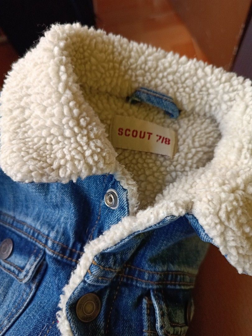 Scout 7/8 Denim Jacket with Sherpa Collar (Category: Coats, Jackets and Outerwear) located in Muntinlupa City. Submitted by ciciloves (Listing ID 1436694187, Image 2). Description: - Brand: Scout 7/8 - Features a cozy sherpa collar and lining - Classic blue denim color - Two chest pockets - Button closures - Stylish and warm outerwear.