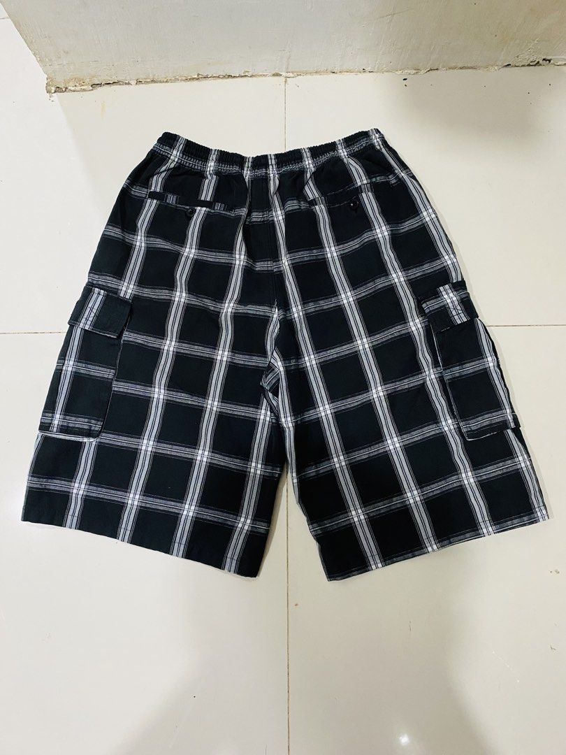 Shaka Wear Plaid Cargo Shorts (Category: Shorts) located in Manila. Submitted by alsytan (Listing ID 1436787764, Image 3). Description: - Shaka Wear cargo shorts - Black and white plaid pattern - Two cargo pockets - Elastic waistband - Length: Approximately 23 inches - Waist: Approximately 12 inches - Brand tag visible.