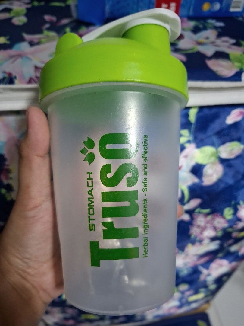 Shaker Bottle with Whisk (Category: Water Bottles & Tumblers) located in Quezon City. Submitted by ana-chan (Listing ID 1436672276, Image 2). Description: - TRUSO shaker bottle - Green lid, clear body - Includes metal whisk - BPA-free - Made in China - Flip-top lid for easy access - Ideal for protein shakes and beverages.