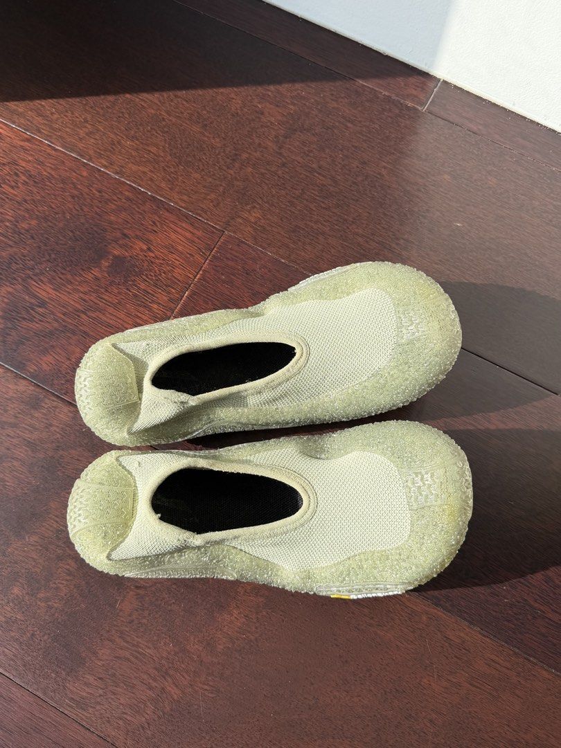 Size 36/37 - GallonShark Water Shoes (Category: Activewear) located in Makati City. Submitted by preloveditems_8 (Listing ID 1436725151, Image 3). Description: .