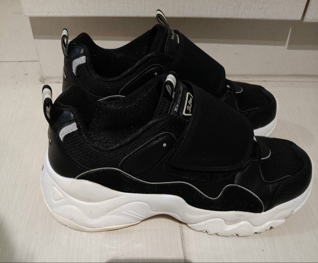 Skechers (Category: Sneakers) located in Manila. Submitted by toinksxx (Listing ID 1436732818, Image 3). Description: Skechers Few times lang nagamit US 8 No box No issue Rfs: nag babawas ng shoes .