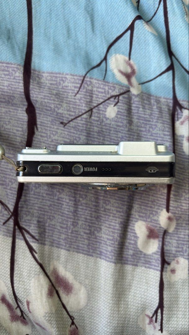 Sony Cyber-shot DSC-W150 Digital Camera (Category: Cameras) located in Imus. Submitted by keyraaazay (Listing ID 1436667181, Image 3). Description: - Sony Cyber-shot DSC-W150 - Carl Zeiss lens - 8.1 megapixels - Super SteadyShot - Silver finish - Includes wrist strap - Screen on the back - Model: DSC-W150 -Haven’t been tested if working, pero pina diagnose and battery lang daw po need. .