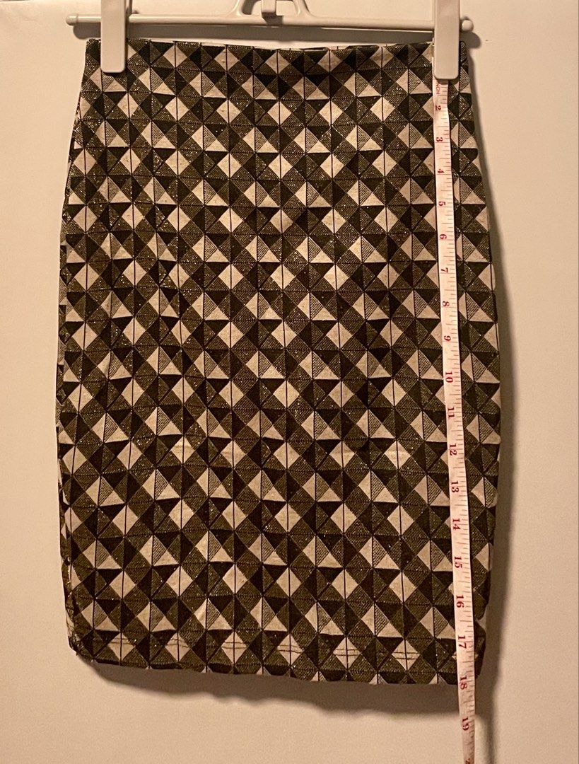 Stradivarius Skirt (Category: Skirts) located in Manila. Submitted by lene24 (Listing ID 1436670828, Image 3). Description: Fitted skirt for casual parties or night out. No flaws RFS: wont fit me anymore.