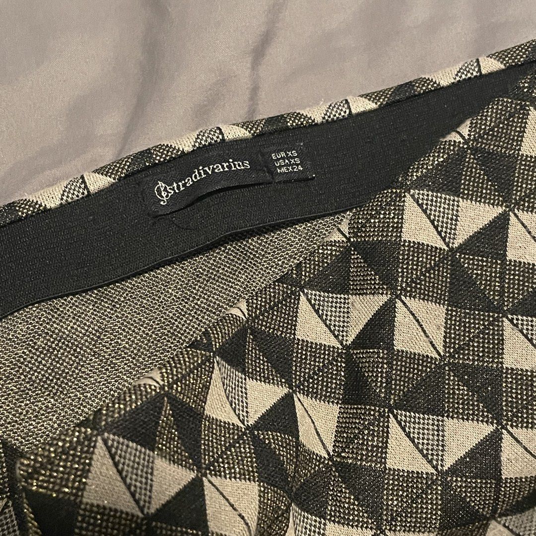 Stradivarius Skirt (Category: Skirts) located in Manila. Submitted by lene24 (Listing ID 1436670828, Image 2). Description: Fitted skirt for casual parties or night out. No flaws RFS: wont fit me anymore.