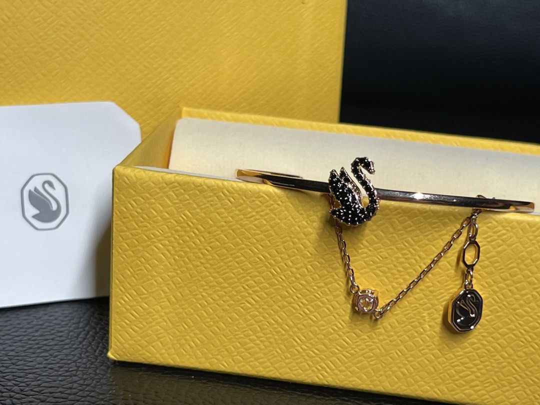Swarovski Swan Bracelet (Category: Bracelets) located in Muntinlupa City. Submitted by stefdeclutters (Listing ID 1436797069, Image 1). Description: ‼️FIXED PRICE‼️ BRAND NEW Swarovski bracelet - Features a black swan design - Delicate chain with crystal accent - Rose gold color - Includes original yellow box - Comes with a card Retail: 89 dollars MOP: GCASH/BDO MOD: LALAMOVE, LBC & GOGOxpress.