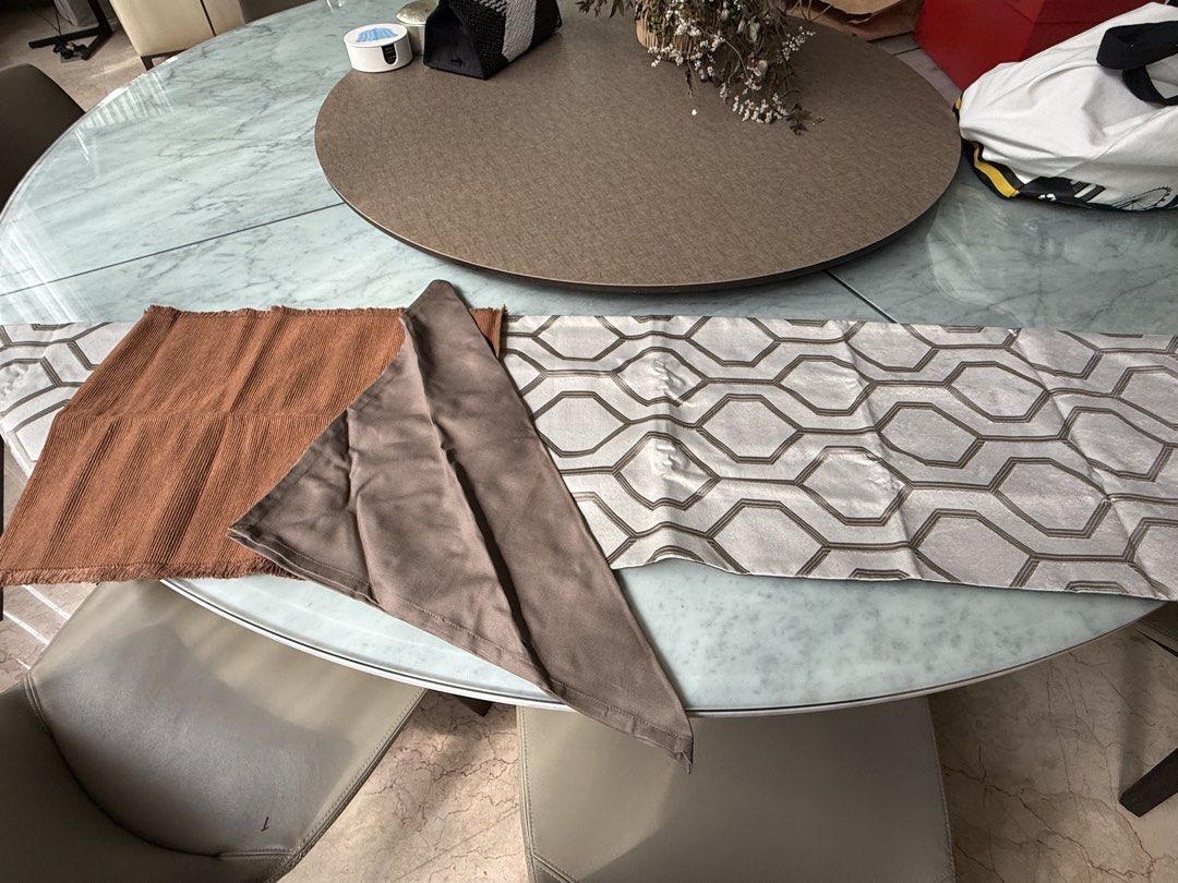 Table Runner and Napkins Set - New448236007154012160