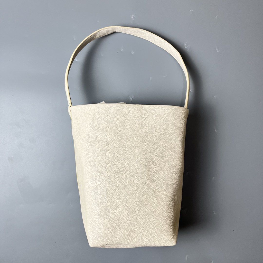 The Row Leather N/S Park Tote (Category: Shoulder Bags) located in Dagupan City. Submitted by thrifted_by.pilott (Listing ID 1436787293, Image 3). Description: Size/Dimes: Height 11 Width 12 inclusion: dust bag Issue: None Very Good Condition Complete tags Color may very due to lighting Color Rate: 10/10 Price: ₱ 5000 + sf sustainable, stylish, and budget-friendly! DM for more pics or questions..