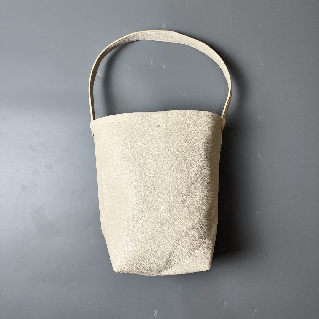 The Row Leather N/S Park Tote (Category: Shoulder Bags) located in Dagupan City. Submitted by thrifted_by.pilott (Listing ID 1436787293, Image 1). Description: Size/Dimes: Height 11 Width 12 inclusion: dust bag Issue: None Very Good Condition Complete tags Color may very due to lighting Color Rate: 10/10 Price: ₱ 5000 + sf sustainable, stylish, and budget-friendly! DM for more pics or questions..