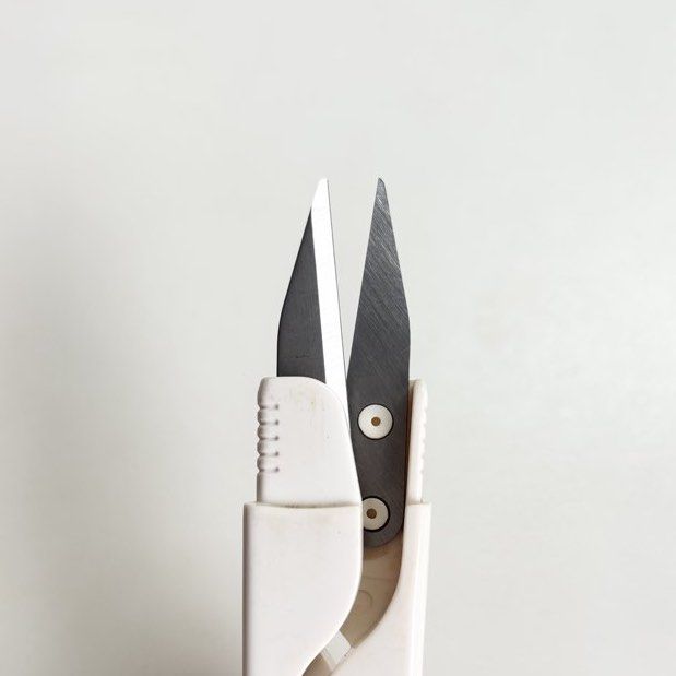 Thread Snips Scissors (Category: Craft Supplies & Tools) located in Singapore. Submitted by kimli68 (Listing ID 1436702565, Image 5). Description: Sharp blade for precise cutting Ergonomic design for comfortable use Spring loaded With cover Length 12cm Good quality Use once .
