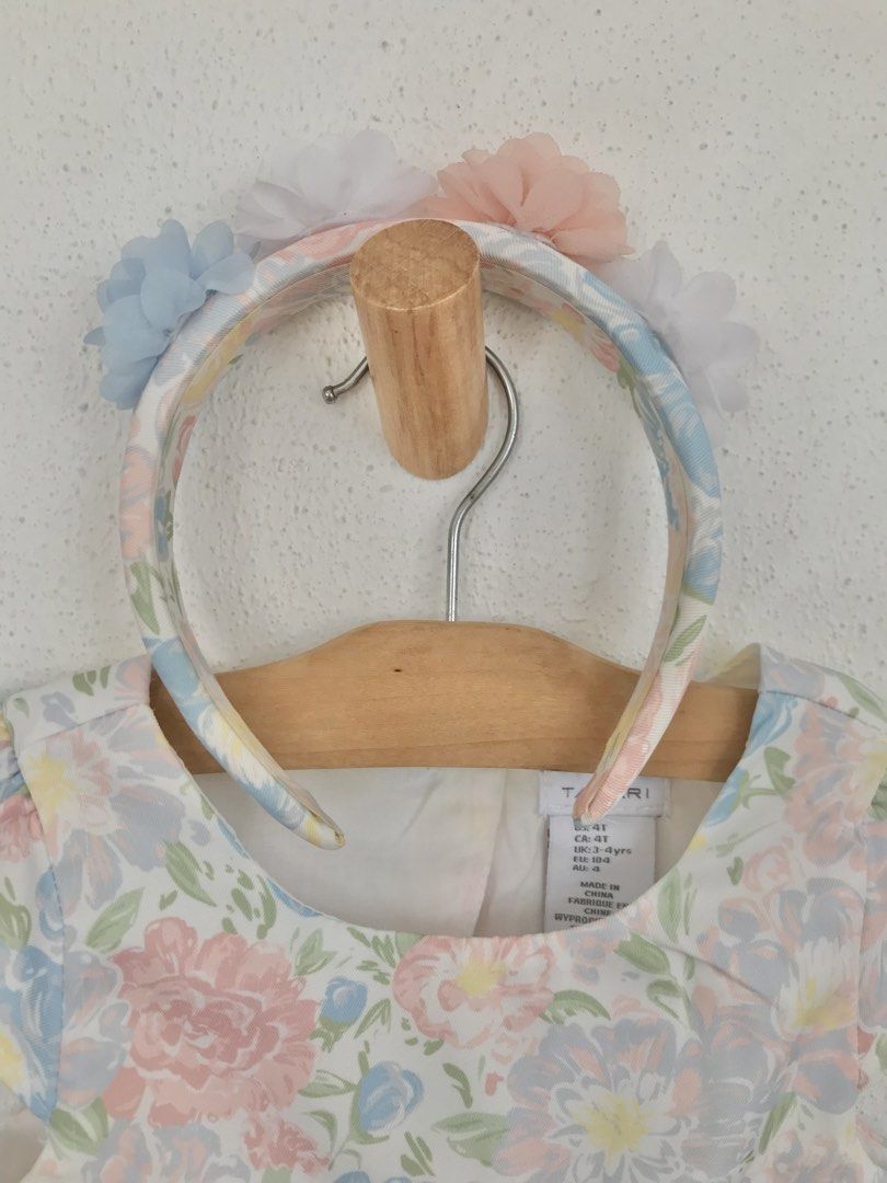 Toddler Floral Dress with Headband (Category: Babies & Kids Fashion) located in Cainta. Submitted by pauie.concepcion (Listing ID 1436733327, Image 3). Description: Size: 4T Age: 3-4 years old Bought from T.J.MAXX for $16.99 (₱1,028) with matching Headband Worn Once☝🏻 Very Pretty Dress 🌸 Payment via GCash 💸 Last Price Posted (No Haggling) 🙅🏻‍♀️ For Pick Up ONLY (No Meet Up) 🙅🏻 Location: Cainta Rizal📍 Shipping via Lalamove, Grab, J&T or LB