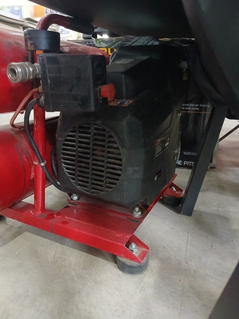Twin Tank Air Compressor 2.5 HP 220V (Category: Industrial Equipment) located in Manila. Submitted by sc_arvin (Listing ID 1436684370, Image 2). Description: .