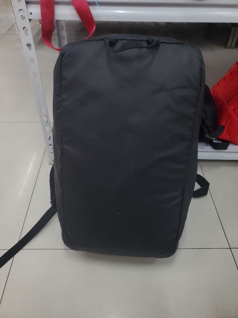 Under armour storm (Category: Backpacks) located in Manila. Submitted by johnmichae02480 (Listing ID 1436805373, Image 3). Description: under armour like new 2500.