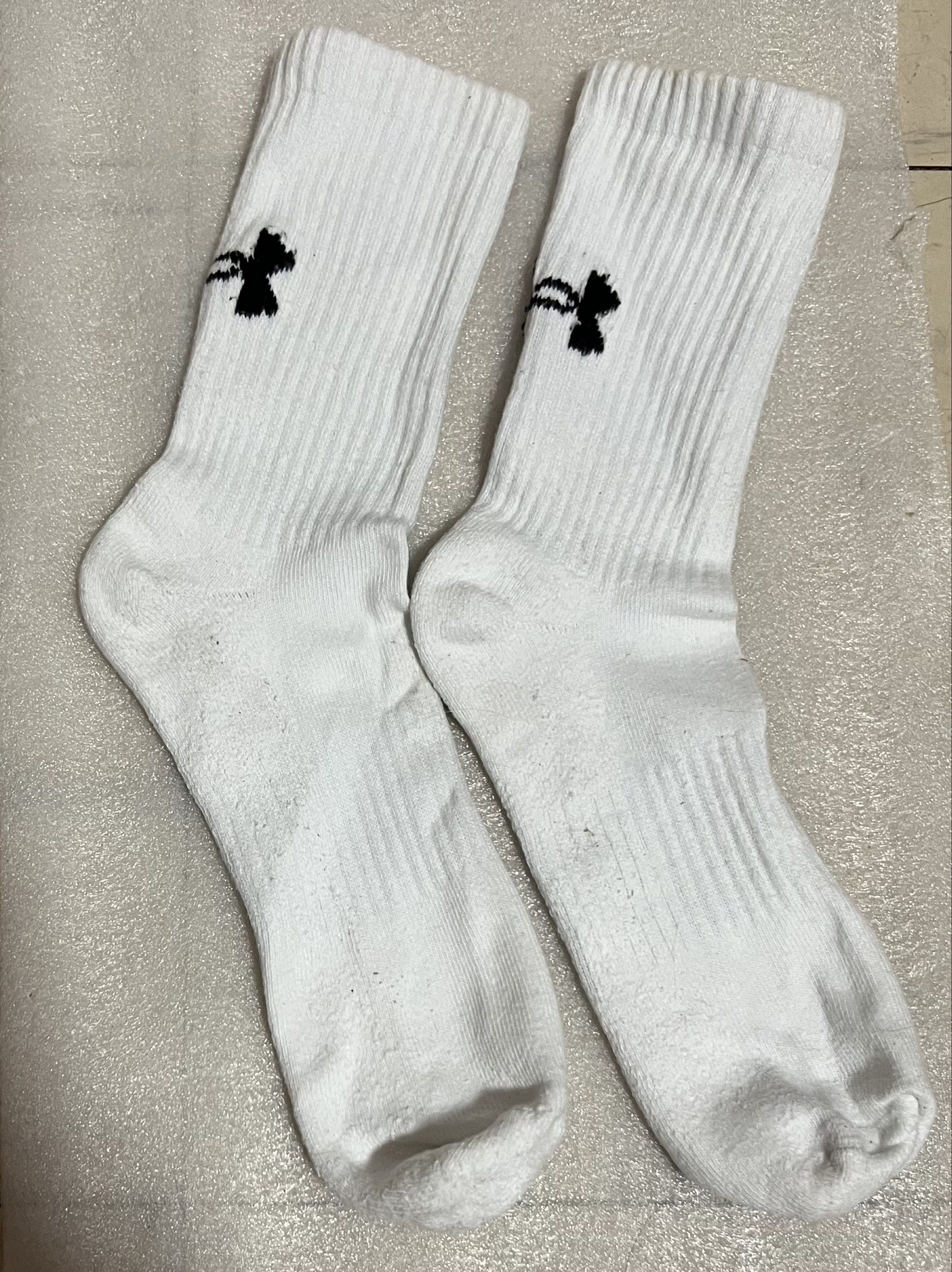 Under Armour White Socks (Category: Socks) located in Cainta. Submitted by p3spreloved (Listing ID 1436707622, Image 1). Description: - Pair of white Under Armour crew socks - Features the Under Armour logo in black - Ribbed texture - Size Lg.
