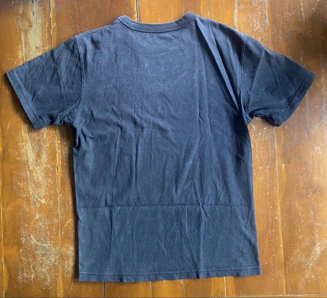 Uniqlo Black T-shirt (Category: Tshirts & Polo Shirts ) located in Davao. Submitted by alios_08 (Listing ID 1436742201, Image 2). Description: - Uniqlo black t-shirt - Crew neck design - Short sleeves - Made of soft fabric - Size tag is visible - Perfect for casual wear RFS: Decluttering .