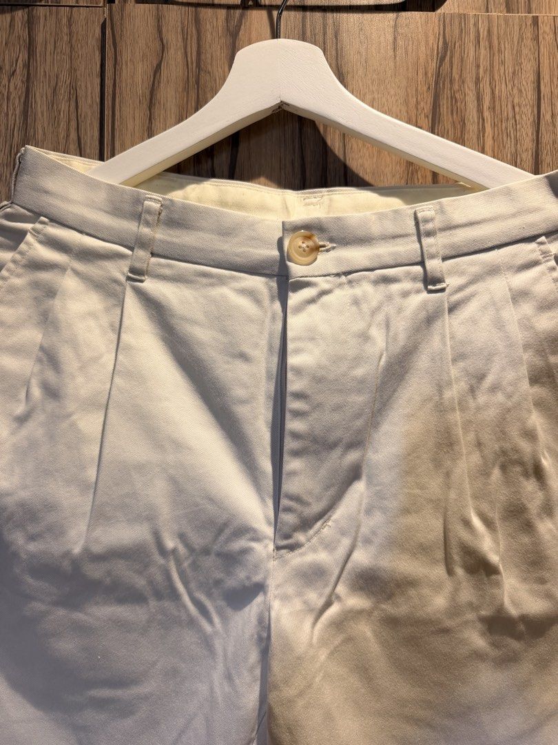 Uniqlo Casual Pleated Pants (Category: Trousers) located in Las Pinas. Submitted by mjpn28 (Listing ID 1436656268, Image 2). Description: - Uniqlo pleated pants - Light beige color - Straight leg cut - Button closure - Two back pockets.