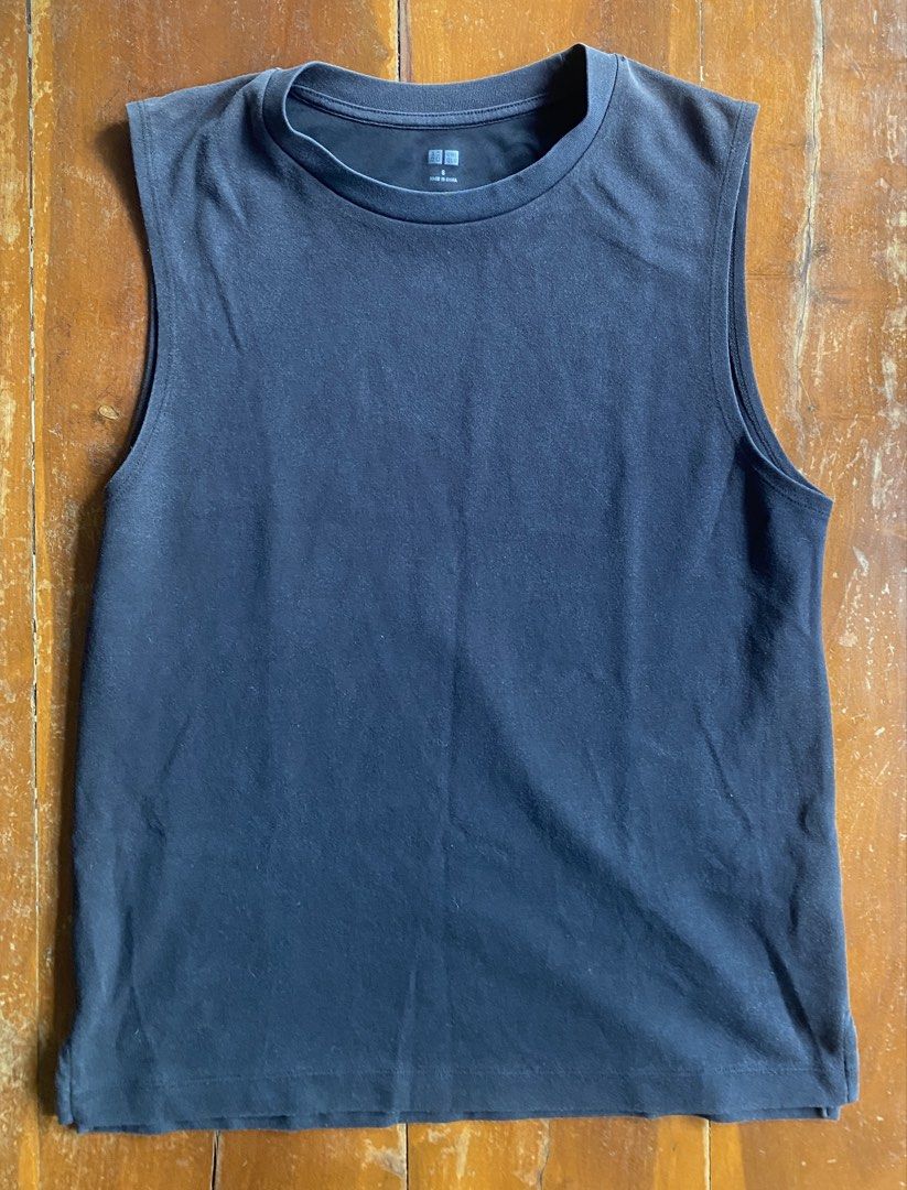 Uniqlo Sleeveless Tank Top (Category: Sleeveless) located in Davao. Submitted by alios_08 (Listing ID 1436742453, Image 1). Description: - Uniqlo sleeveless tank top - Classic crew neck - Sleeveless design - Made of soft, comfortable fabric - Solid dark color - Perfect for layering or warm weather - Easy to pair with various outfits RFS: Decluttering .