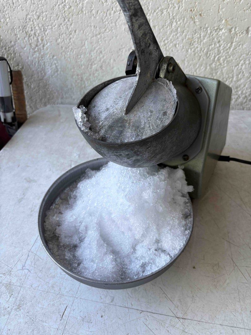 Used Heavy Duty High Quality Smash Ice Device (Category: Juicers, Blenders & Grinders) located in Paranaque City. Submitted by rookie33 (Listing ID 1436732515, Image 2). Description: heavy unit wuth aluminum and stainless parts 220 Volts Paranaque Gcash.