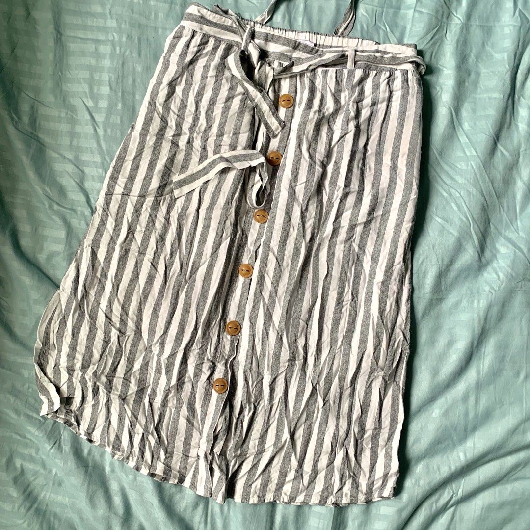 Vero moda skirt (Category: Skirts) located in Manila. Submitted by lene24 (Listing ID 1436674700, Image 1). Description: Vero Moda Skirt.