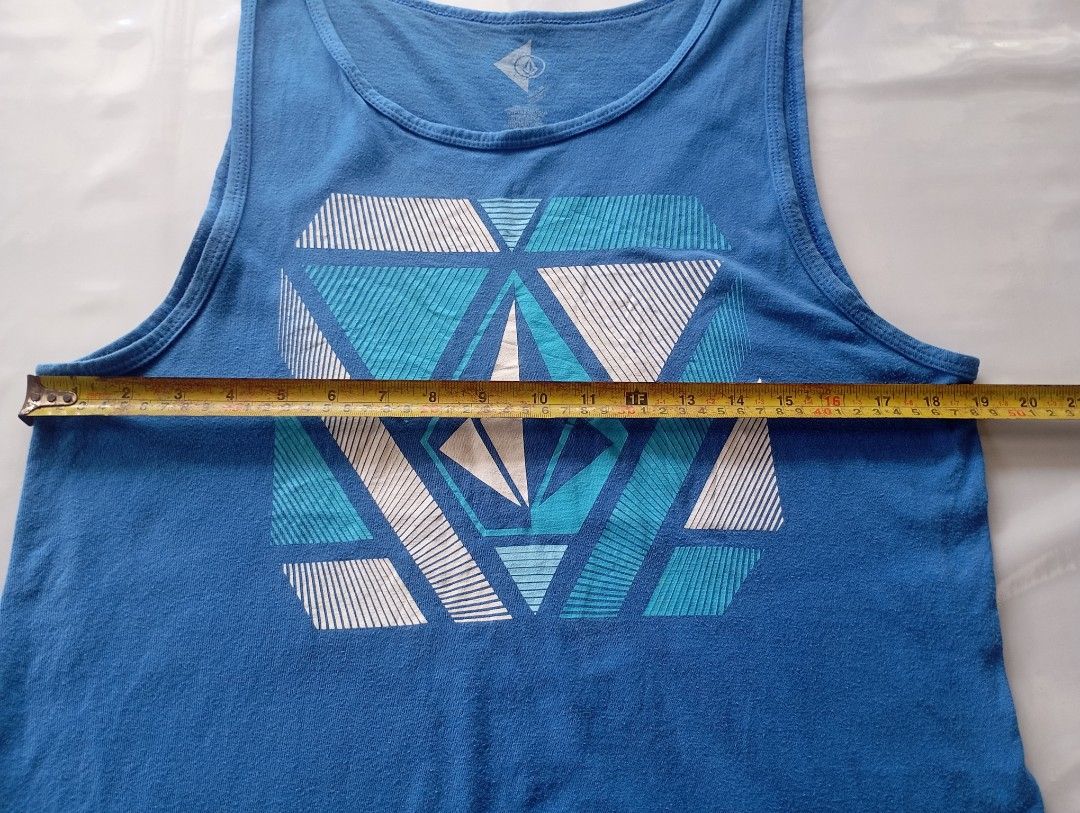 Volcom Blue Graphic Tank Top no Side Stitch (Category: Swim Top & Rash Guards) located in Santa Elena. Submitted by d_thriftershp (Listing ID 1436710467, Image 3). Description: Medium on tag Length : 28 Width : 19 Fabric condition : very good Color condition : 9/10 Damage : none.