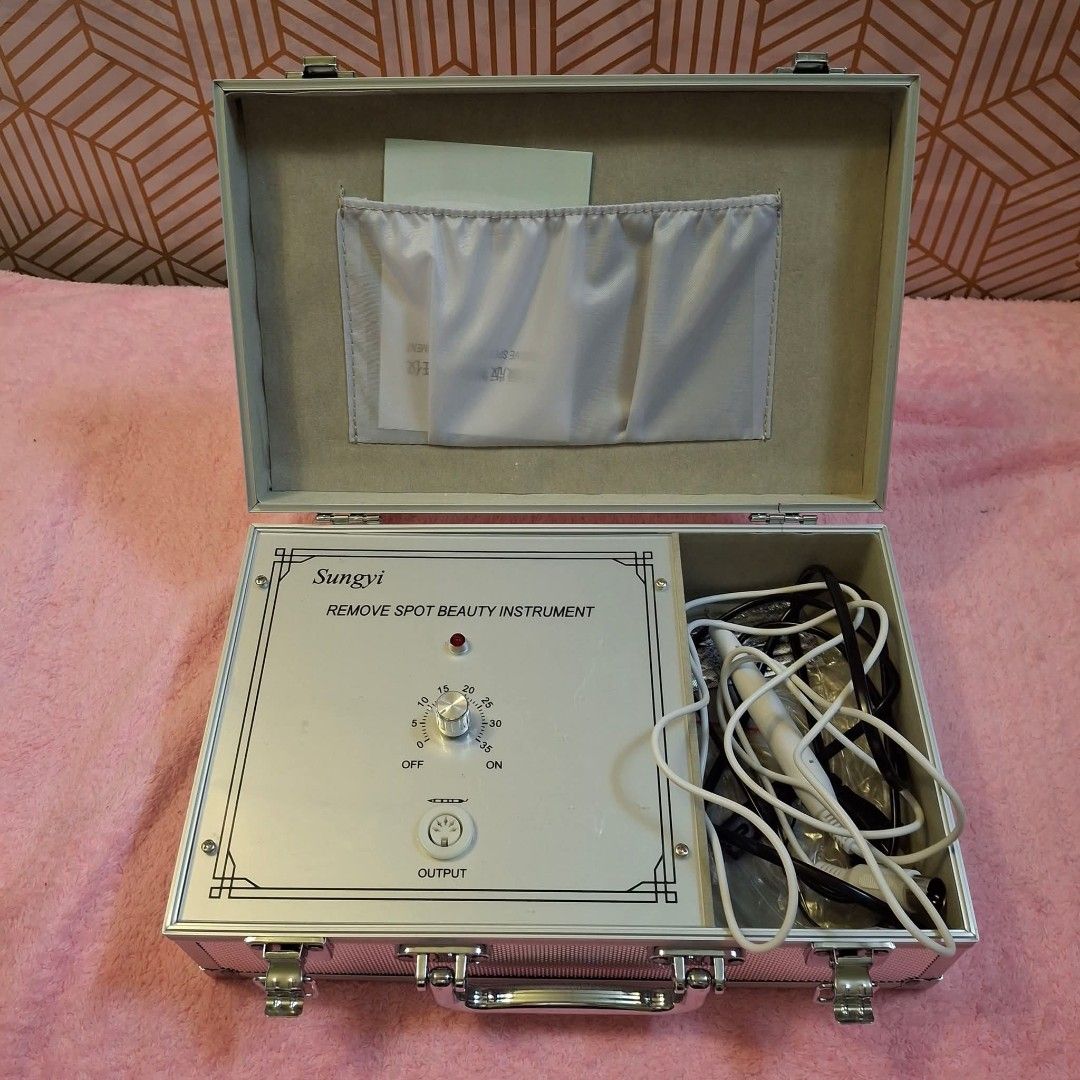 Warts Removal Machine (Category: Cardio & Fitness Machines) located in Rizal. Submitted by michellelagmanpretty (Listing ID 1436660029, Image 1). Description: new never been used. brand new warts removal machine..