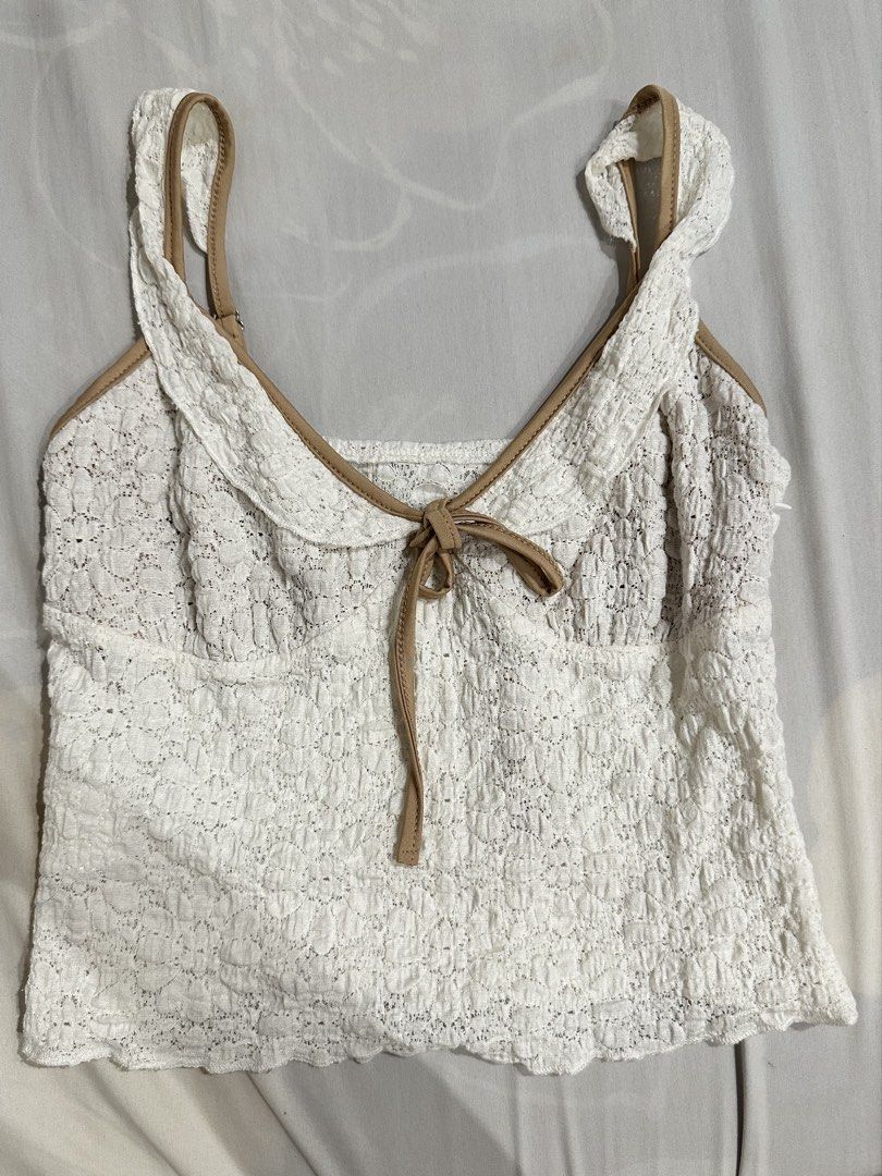 White Lace Top with Bow Detail (Category: Sleeveless) located in Manila. Submitted by lvshrt (Listing ID 1436785493, Image 2). Description: - used once only - mop: gcash - mod: grab/lalamove.