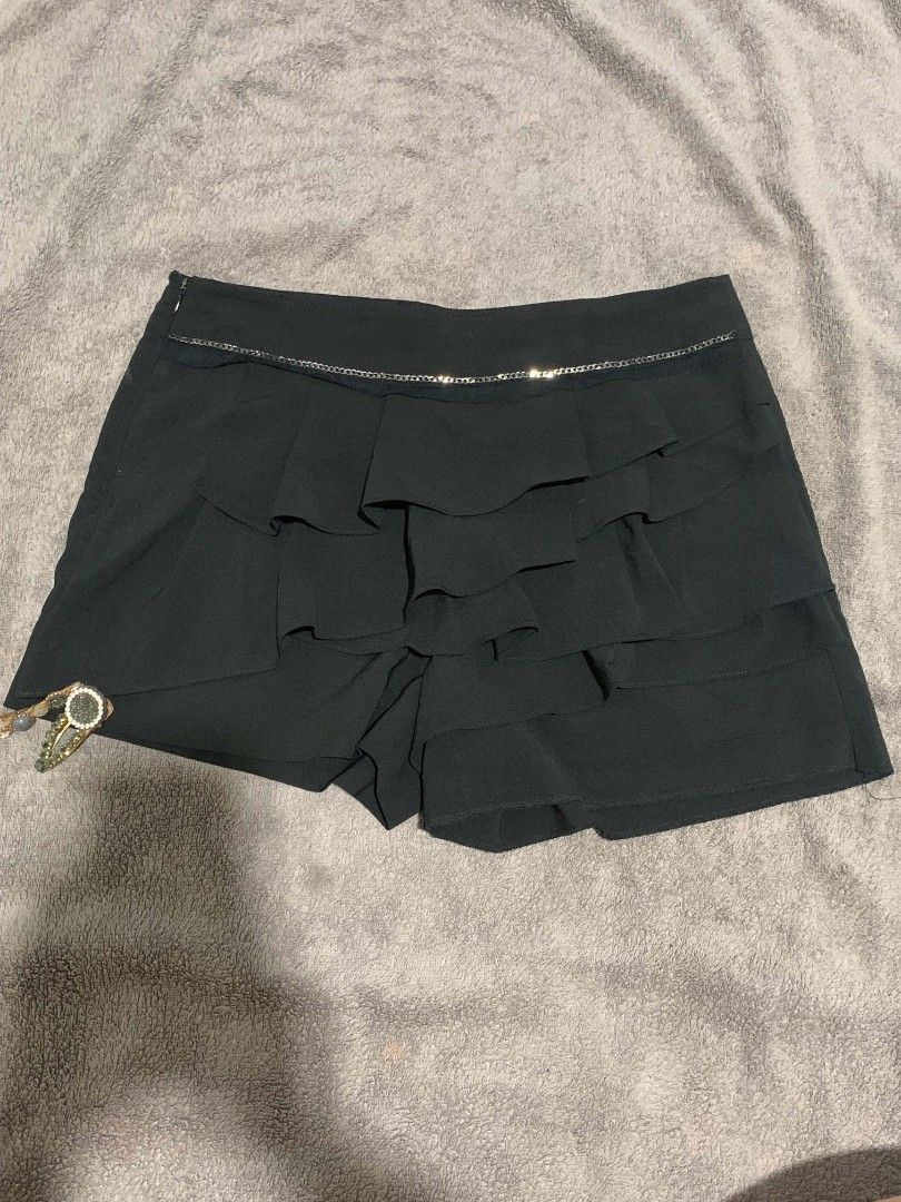 Y2K ALT COTH SKIRT (Category: Skirts) located in Bulacan. Submitted by kellythrifts (Listing ID 1436742978, Image 1). Description: small to med.