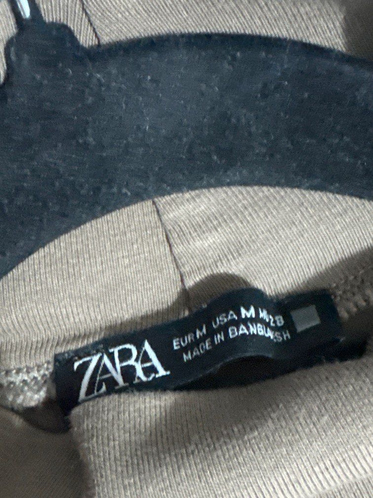 Zara Brown Cropped Turtleneck (Category: Longsleeves) located in Pasig City. Submitted by ky_declutter (Listing ID 1436716106, Image 2). Description: - stretchable fabric - light feel.