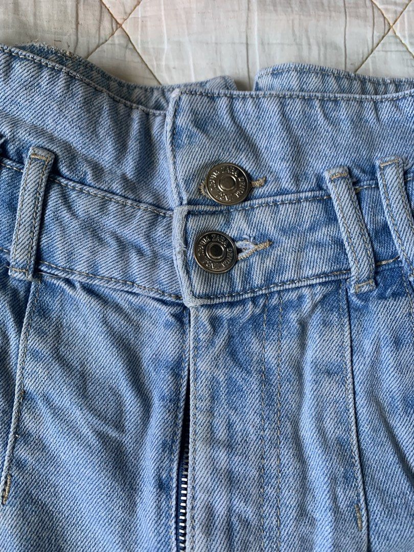 Zara High-Waisted Denim Shorts (Category: Shorts) located in Bacoor. Submitted by krisery (Listing ID 1436693830, Image 2). Description: - Brand: Zara - High-waisted denim shorts - Color: Light blue wash - Fabric: Hard denim - Double-button closure - Classic five-pocket design - Made from 100% ecologically grown cotton - Waist: 25-26 inch - Size: EUR 32, USA 0, MEX 22 - Made in Bangladesh - Perfect for a casual, chic look.
