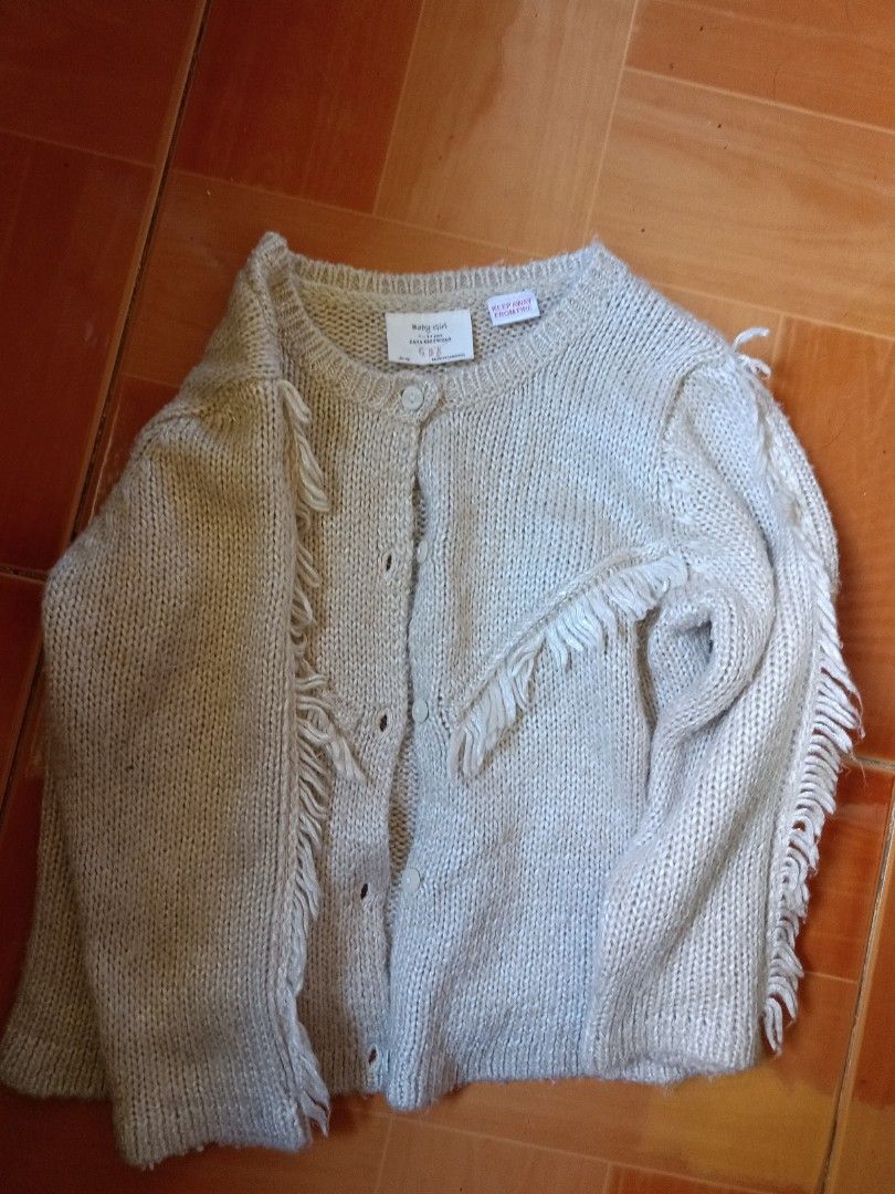 Zara Knitwear Baby Girl Cardigan (Category: Babies & Kids Fashion) located in Muntinlupa City. Submitted by ciciloves (Listing ID 1436690600, Image 1). Description: - Zara baby girl cardigan - Size: 2-3 years - Features: Button-down front, round neckline, fringe sleeves - Material: Knit - Color: Neutral.